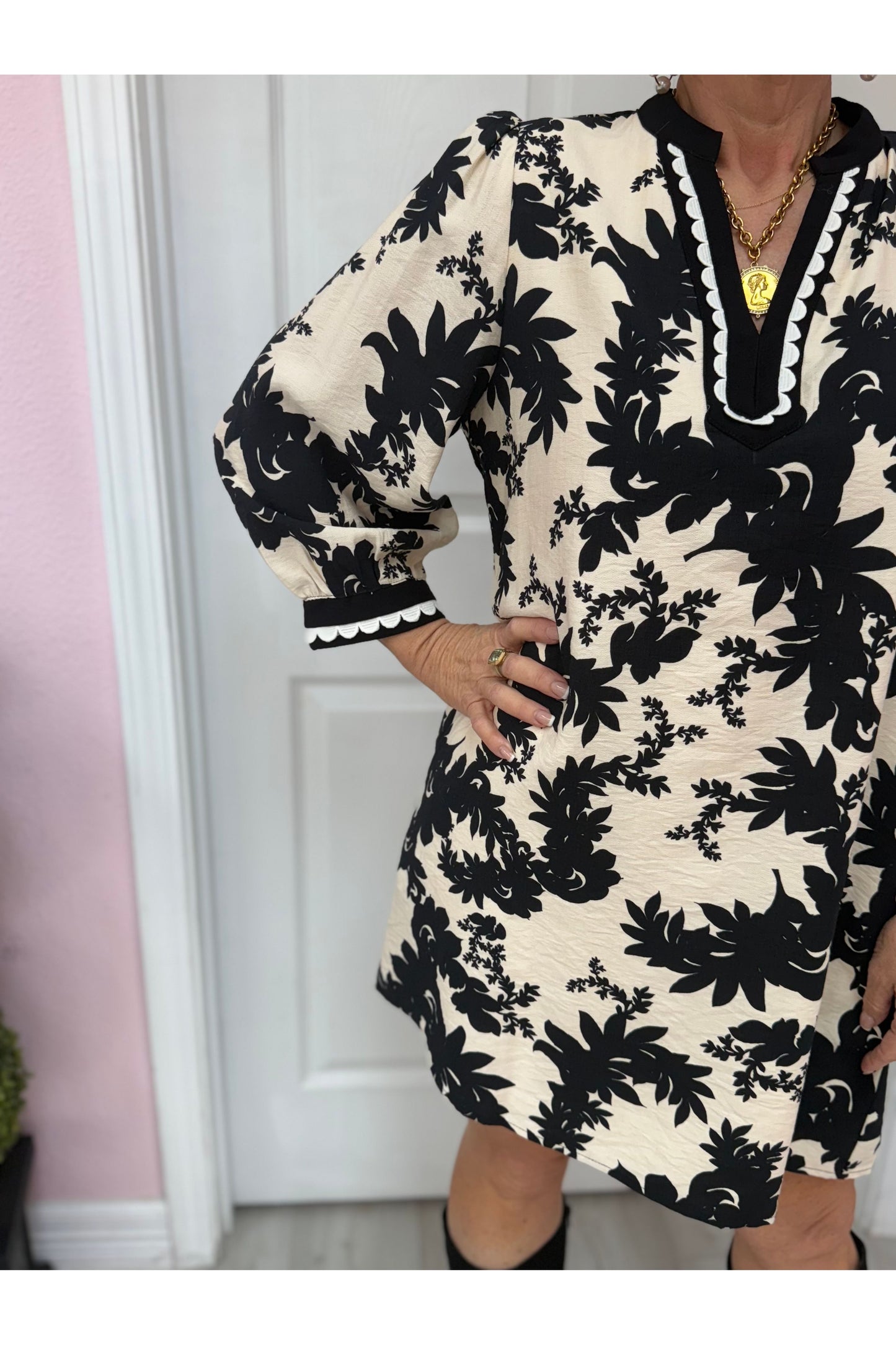 Rachel Black/Cream Floral Shift Dress